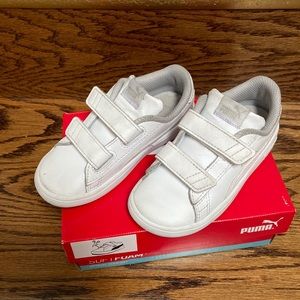 Almost New Hard to Find White Smash Velcro Puma Sneakers -Size 10C. Unisex